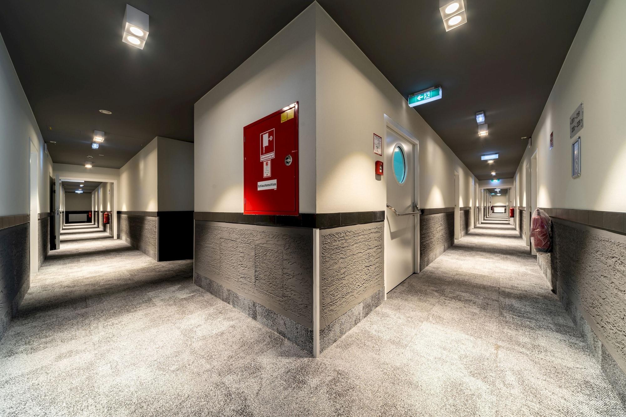 Хостел A&O Graz Hauptbahnhof Экстерьер фото